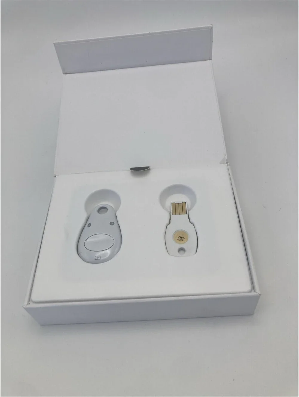 Google Titan Security Key USB (K9T) + Bluetooth Security Key (K13T)